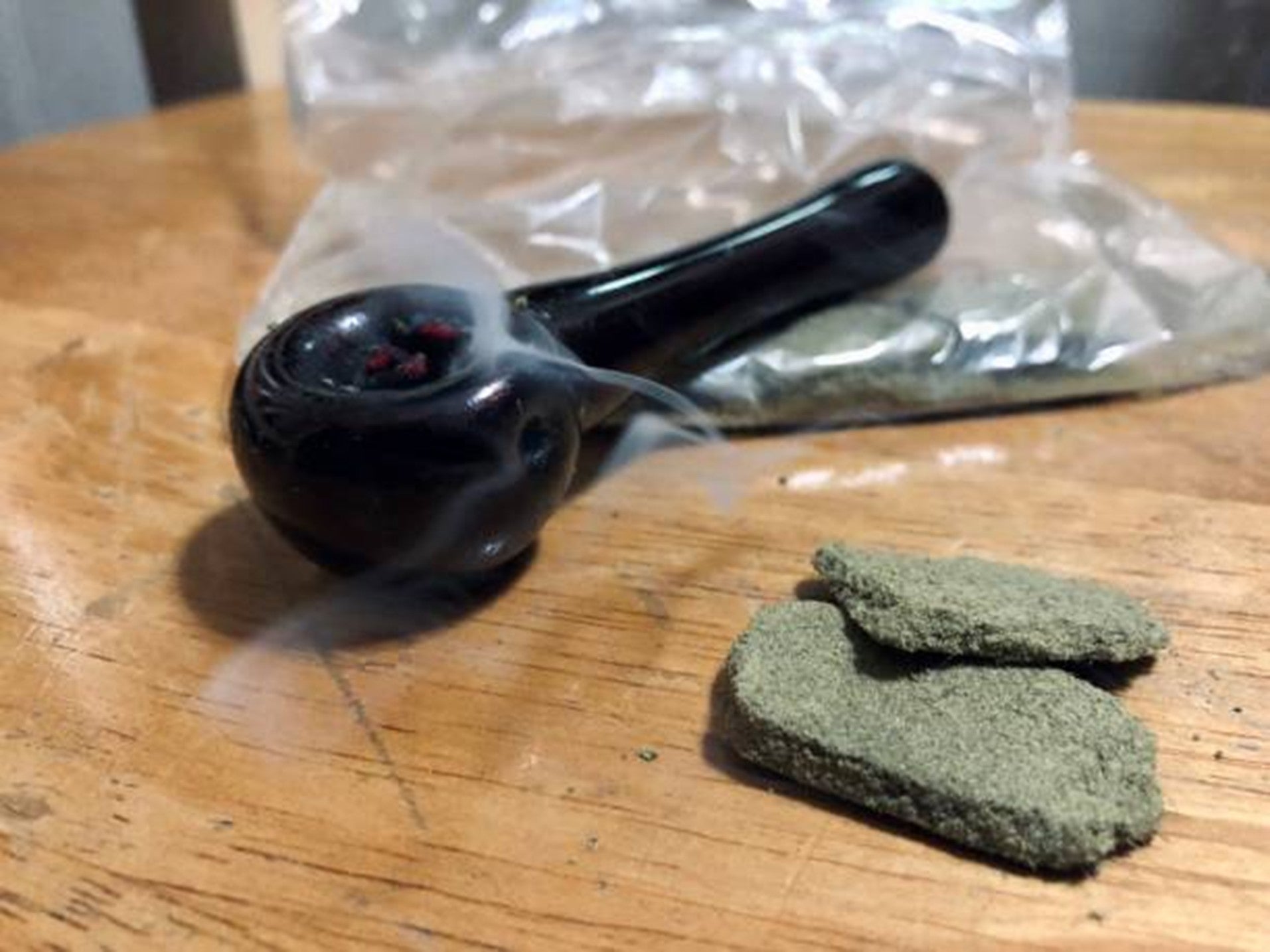 Hammer Pipe vs Spoon Pipe: Which One Feels Better in Real Sessions